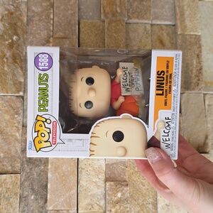 Funko Pop Peanuts Linus with Pumpkin